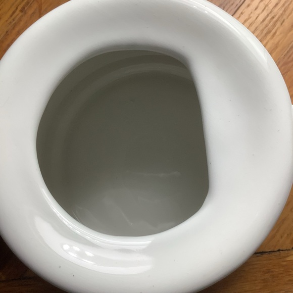 Pfaltzgraff Winterberry Teapot and Cup for One with Holly Accents - Picture 11 of 11